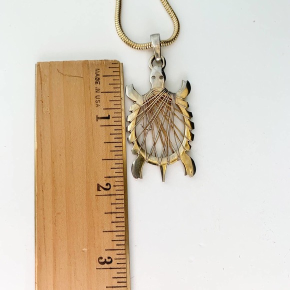 Vintage Napier Gold Tone Sea Turtle Necklace Metal Wire Wrap Pendant 15" DR2 - Picture 5 of 9